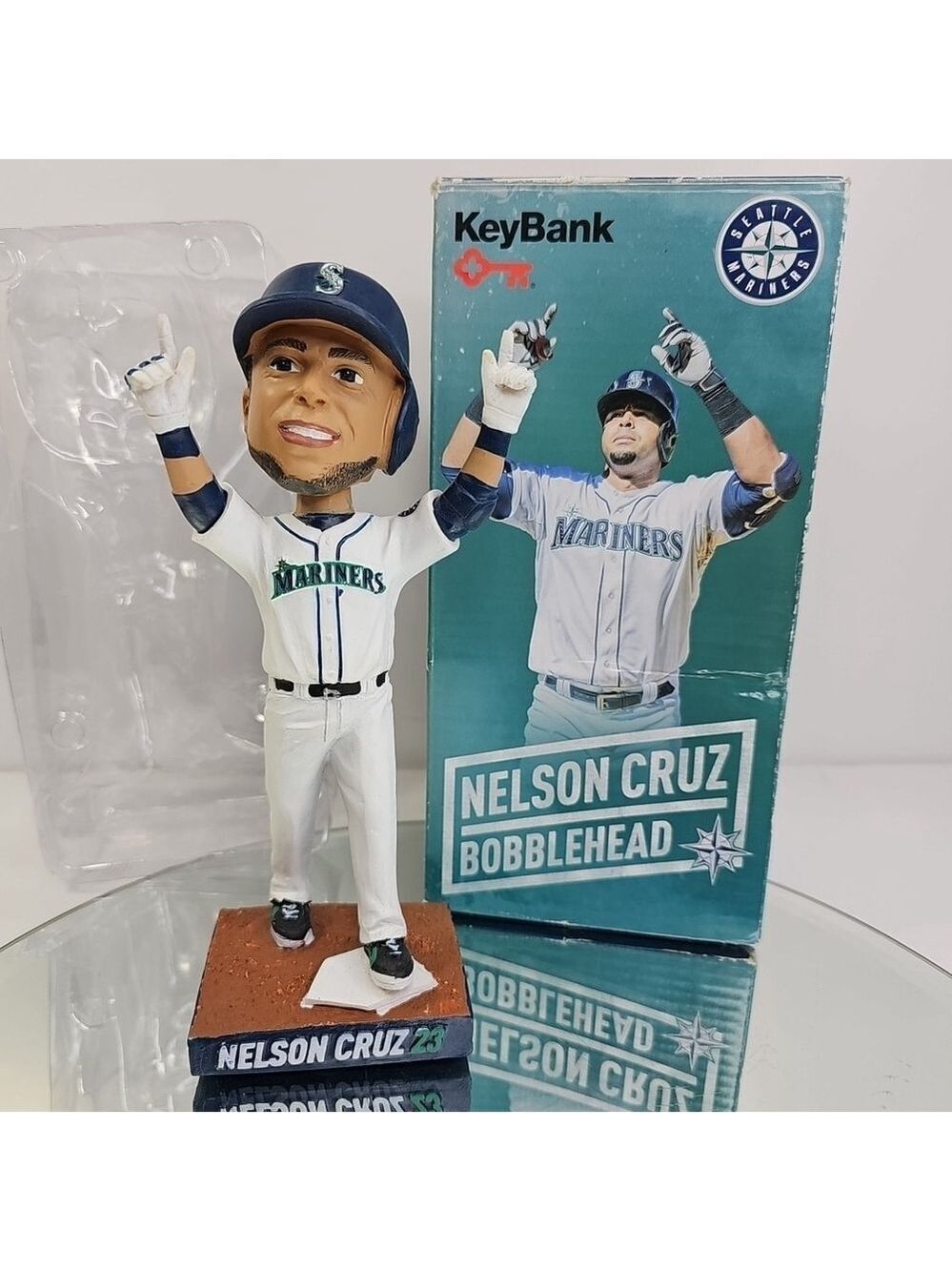 Nelson Cruz Bobblehead Seattle Mariners MLB Victory Arms Raised Up Bobble W/box
